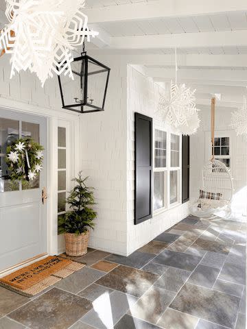 <p><a href="https://www.modern-glam.com/our-scandinavian-christmas-porch-with-hanging-paper-lanterns/" data-component="link" data-source="inlineLink" data-type="externalLink" data-ordinal="1">Modern Glam</a></p>