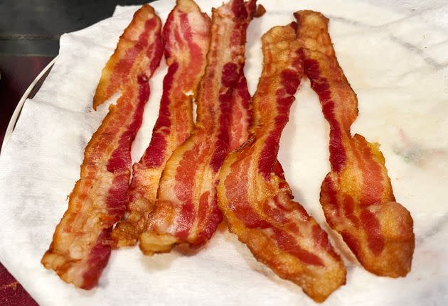 How To Bake Bacon, Raised On A Wire Rack, Don's Appliances