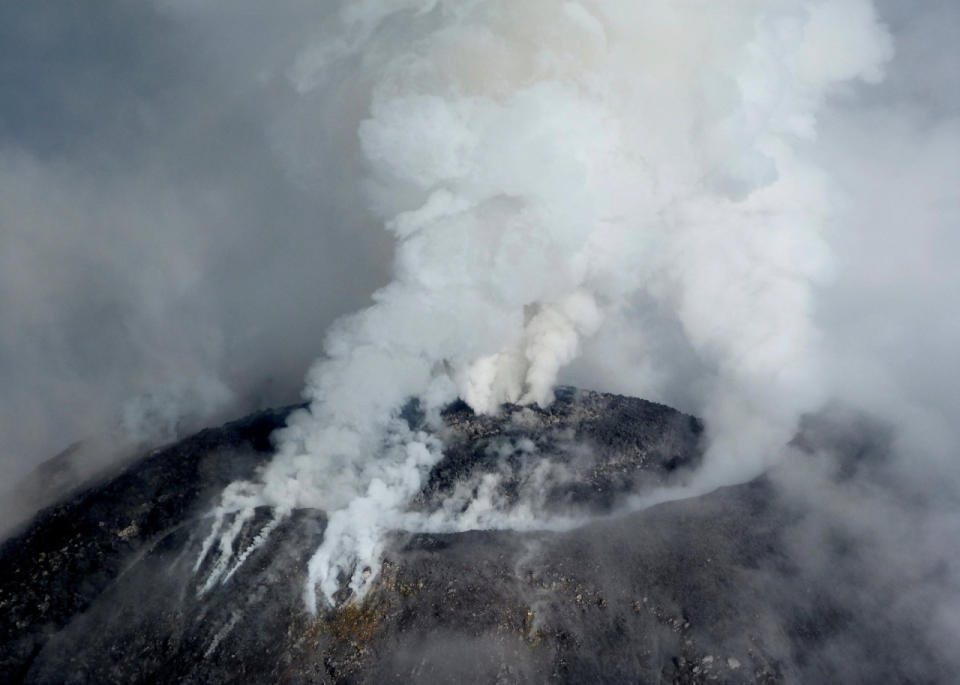 <p>La decisión de evacuar ante la creciente actividad del volcán es “para preservar la integridad de las familias” que viven en la zona, informó el gobernador de Colima, José Ignacio Peralta. Foto: Reuters</p>