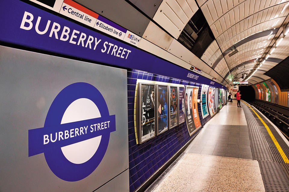 倫敦時裝週期間，Burberry將龐德街（Bond Street）地鐵站更名成「Burberry Street」。（Burberry提供）