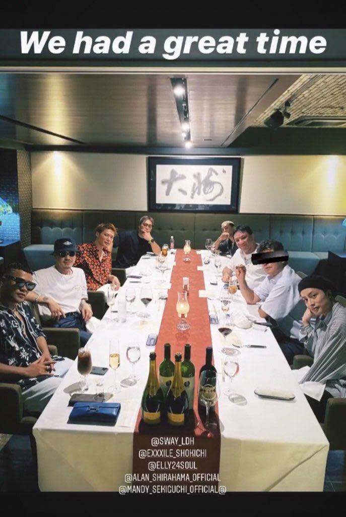 ELLY（左）上月28日和放浪兄弟的成員和「DOBERMAN INFINITY」SWAY等人一起聚餐。（翻攝Instagram）