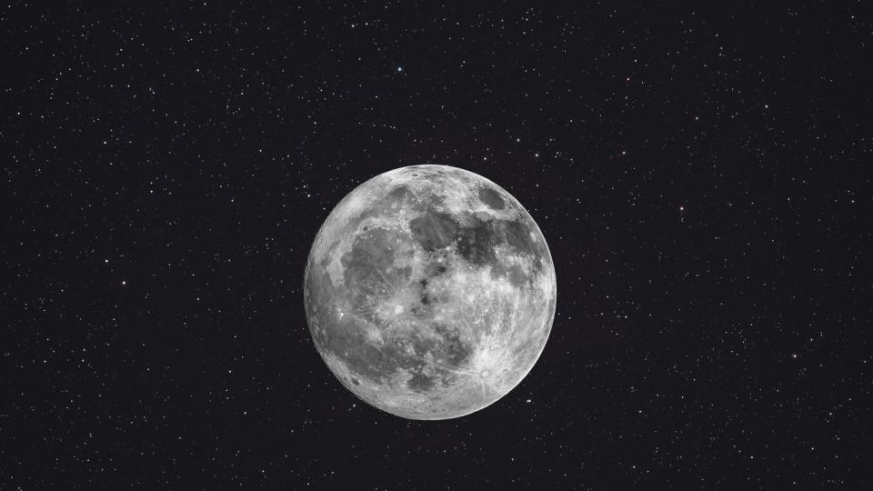 Pleine lune et étoiles