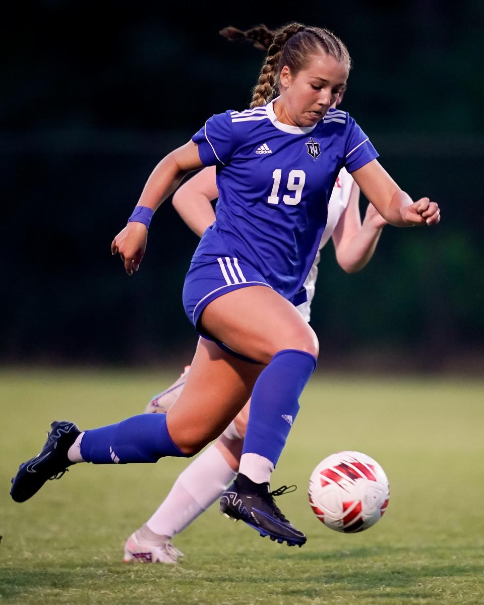 Nolensville's Maddie Padelski (19) runs with the ball against Ravenwood during the first half at Nolensville High School in Nolensville, Tenn., Thursday, Sept. 7, 2023.