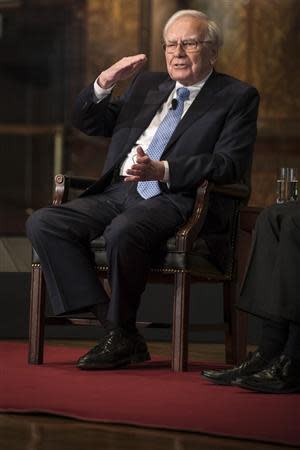 Investor Warren Buffett speaks to students at Georgetown University with Bank of America CEO Brian Moynihan (not pictured) at an event co-sponsored by Bank of America and the Global Social Enterprise Initiative (GSEI) at Georgetown's McDonough School of Business in Washington September 19, 2013. REUTERS/James Lawler Duggan