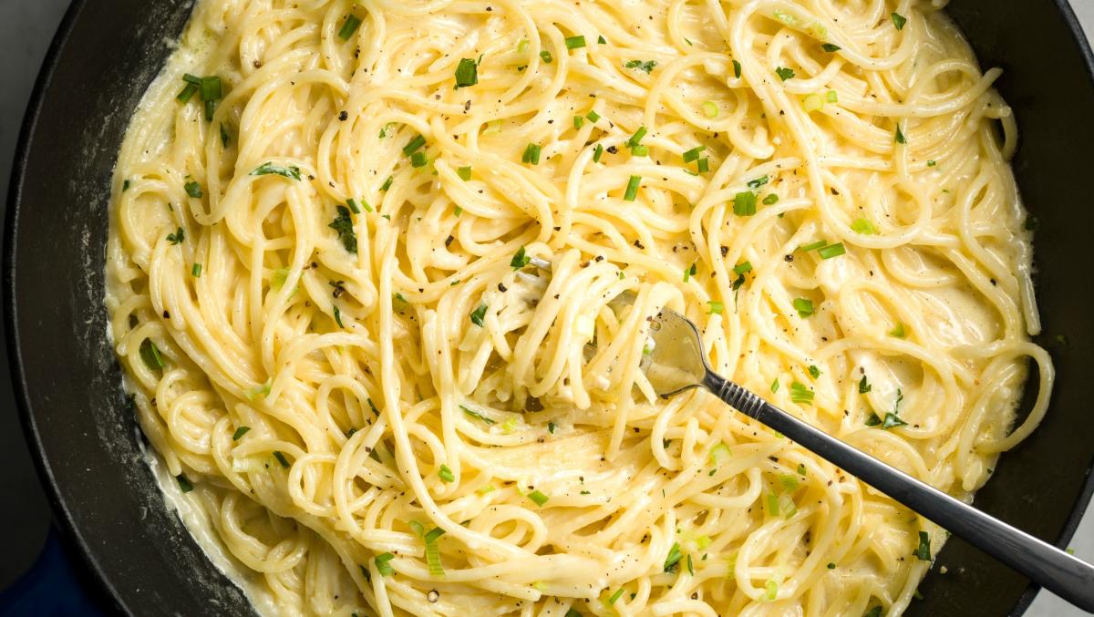 Creamy Three-Cheese Spaghetti