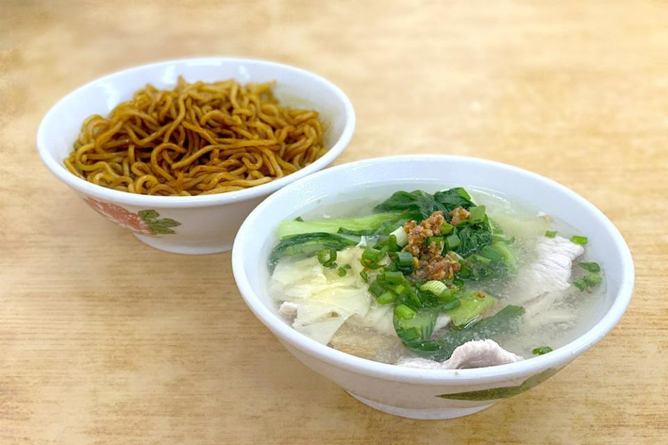 Oodles of noodles - the dry or 'kon lou' version of 'sang nyuk meen'.