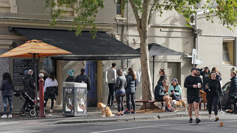 Victorian cafes, pubs lifts restrictions from June 1