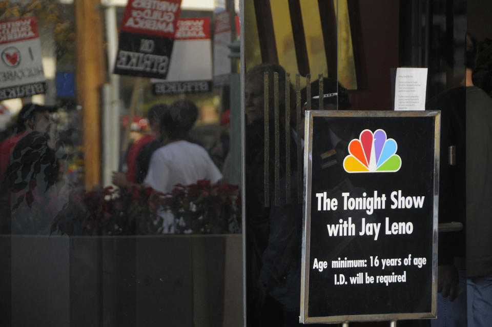 WGA writers striking outside ‘The <span class="caas-xray-inline-tooltip"><span class="caas-xray-inline caas-xray-entity caas-xray-pill rapid-nonanchor-lt" data-entity-id="The_Tonight_Show_with_Jay_Leno" data-ylk="cid:The_Tonight_Show_with_Jay_Leno;pos:12;elmt:wiki;sec:pill-inline-entity;elm:pill-inline-text;itc:1;cat:TvSeries;" tabindex="0" aria-haspopup="dialog"><a href="https://search.yahoo.com/search?p=The%20Tonight%20Show%20With%20Jay%20Leno" data-i13n="cid:The_Tonight_Show_with_Jay_Leno;pos:12;elmt:wiki;sec:pill-inline-entity;elm:pill-inline-text;itc:1;cat:TvSeries;" tabindex="-1" data-ylk="slk:Tonight Show With Jay Leno;cid:The_Tonight_Show_with_Jay_Leno;pos:12;elmt:wiki;sec:pill-inline-entity;elm:pill-inline-text;itc:1;cat:TvSeries;" class="link ">Tonight Show With Jay Leno</a></span></span>’ in January 2008