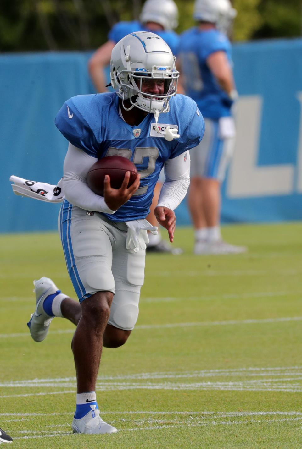 Lions running back D'Andre Swift carries the ball during training camp on Tuesday, August 3, 2021, in Allen Park.