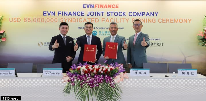 EVN Finance Joint Stock Company副財務長Dinh Ngoc Bao(左起)、 總經理Mai Danh Hien與玉山銀行總經理林隆政、法金執行長柯尊仁共同完成簽約。