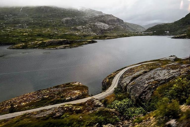 Parte del paisaje que se aprecia en el viaje en tren entre Oslo y Bergen, en Noruega (Foto: Instagram @jdaroga)