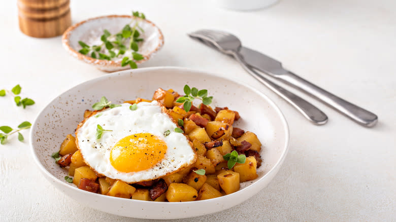 Fried egg over potato hash