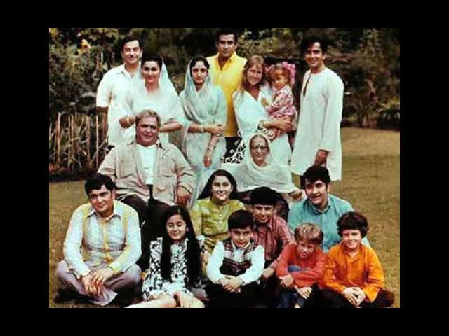 The Kapoors It is no surprise that Bollywood’s first family, The Kapoors hold a spot in the Guinness book. This is the first family to have more than 25 onscreen characters. From Prithviraj Kapoor’s dad, Basheswarnath Kapoor to Armaan Jain, the silver screen has seen five era’s of the 'Kapoor khandaan’ and keeps on developing by the day.