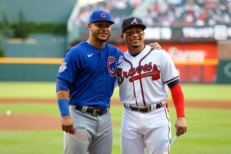 Chicago Cubs catcher Willson Contreras (40) poses for a photo after exchanging lineup cards with Atlanta Braves catcher William Contreras before a game at Truist Park. Mandatory Credit: Brett Davis-USA TODAY Sports