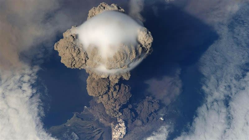 火山灰噴射高度達15公里。（示意圖／翻攝自Pixabay）