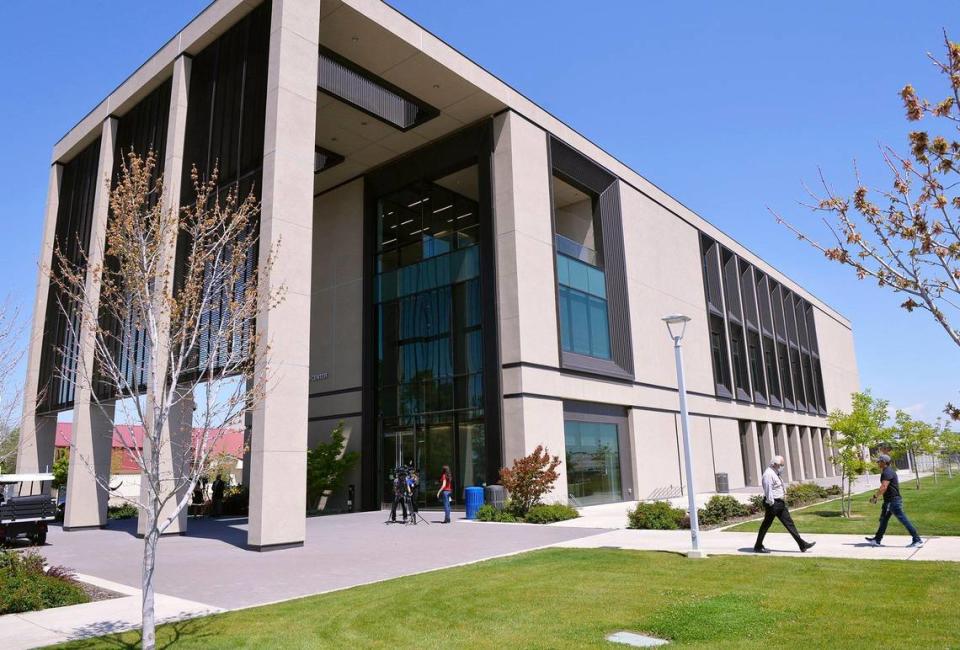 Fresno State’s Jordan Agricultural Research Center opened in May 2016. Harris Construction served as general contractor on the 30,000-square foot building, which houses the California Water Institute and features laboratories for researchers studying farming, food and water.