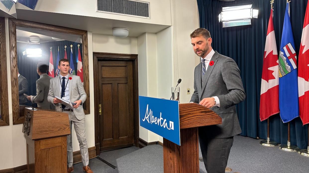 At a news conference on Thursday, Mental Health and Addictions Minister Dan Williams announced plans for interprovincial collaboration between Alberta, Ontario and Saskatchewan to create addictions treatment systems focused on recovery. (Emilio Avalos/Radio-Canada - image credit)