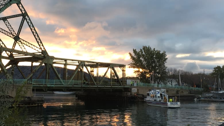 Toronto police recover woman's body, car after plunge into Lake Ontario