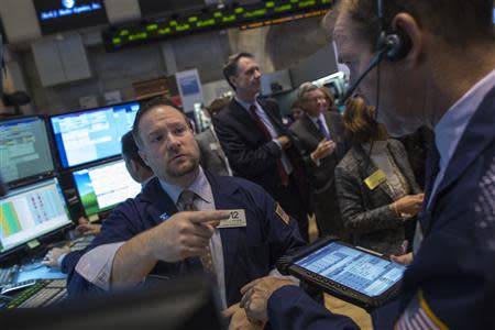 Traders work on the floor of the New York Stock Exchange, October 25, 2013. REUTERS/Brendan McDermid