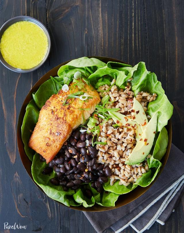 Indian Salad Bowl with Crunchy Chickpeas