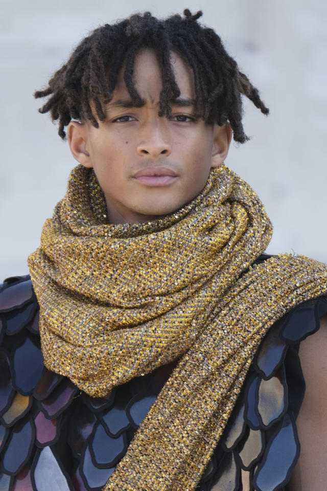 Jaden Smith se llevó la casa a cuestas al desfile de Louis Vuitton,  literalmente