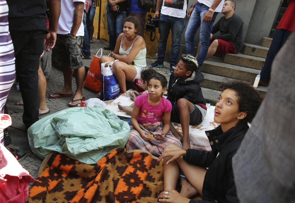 <p>Displaced occupants of a collapsed building sit on the sidewalk in Sao Paulo, Brazil, Tuesday, May 1, 2018. (Photo: Andre Penner/AP) </p>