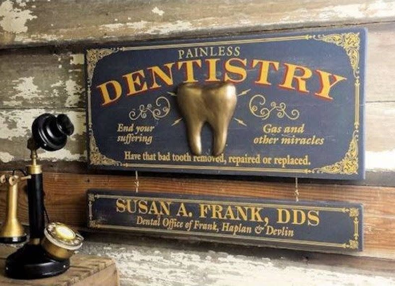 30) Vintage Dentist Plaque