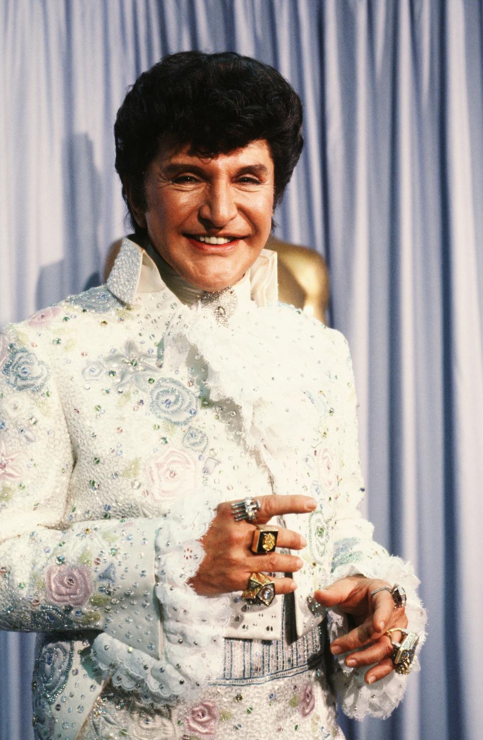 1982, Liberace in the Barron Hilton Piano Ring