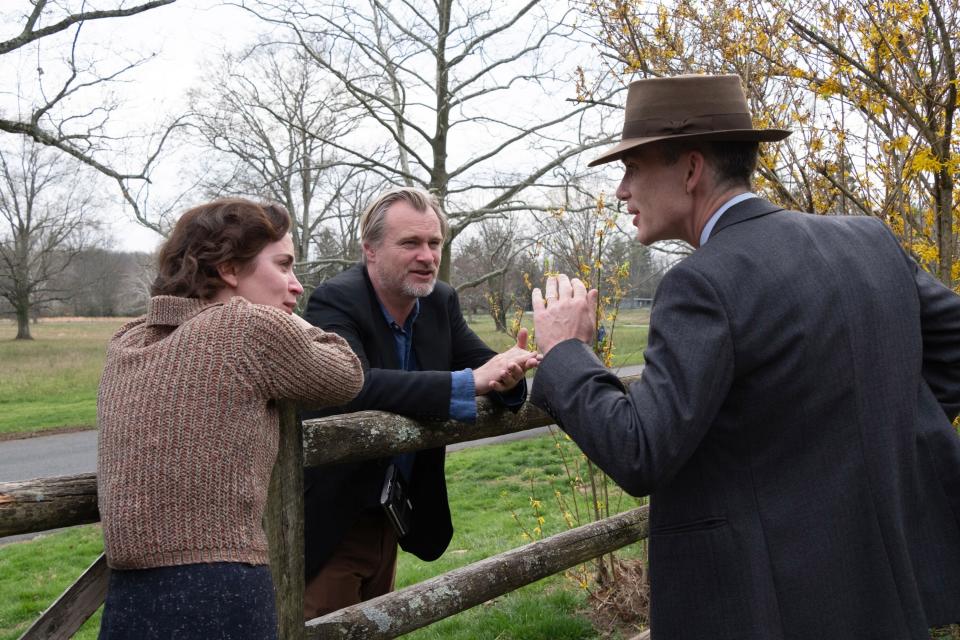 Emily Blunt, Christopher Nolan and Cillian Murphy on the set of 