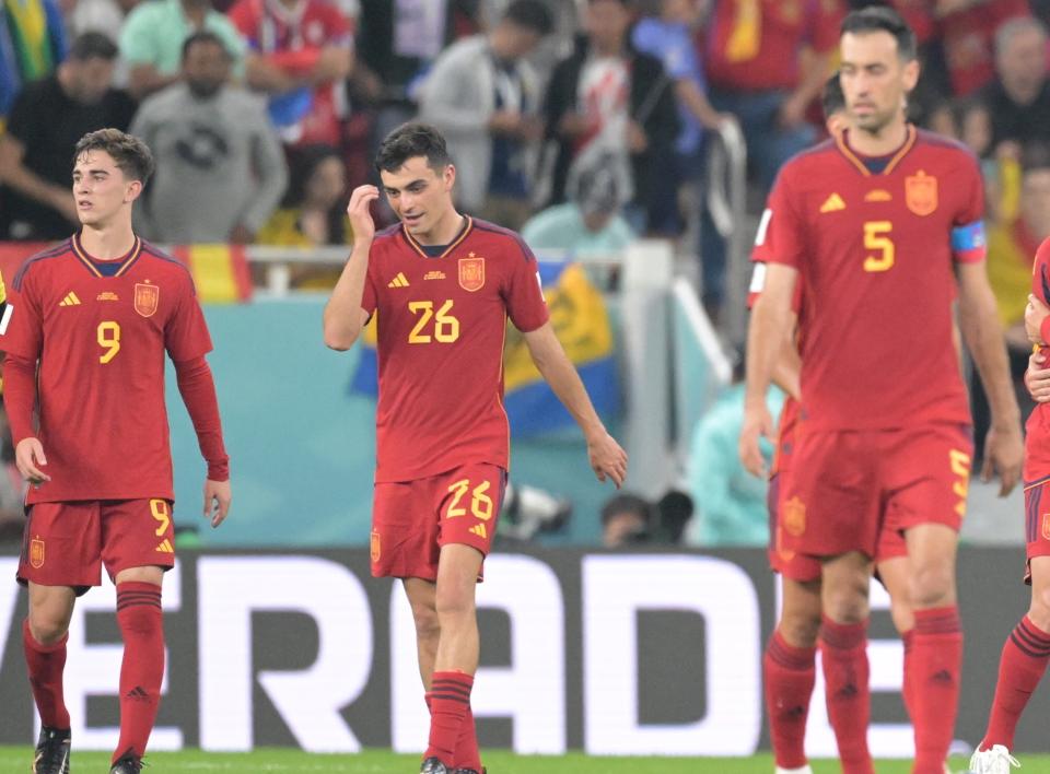 Sergio Busquets, Pedri y Gavi en el duelo de Espa&#xf1;a ante Costa Rica en el Mundial. (Foto: Salih Zeki Fazlioglu / Anadolu Agency / Getty Images).
