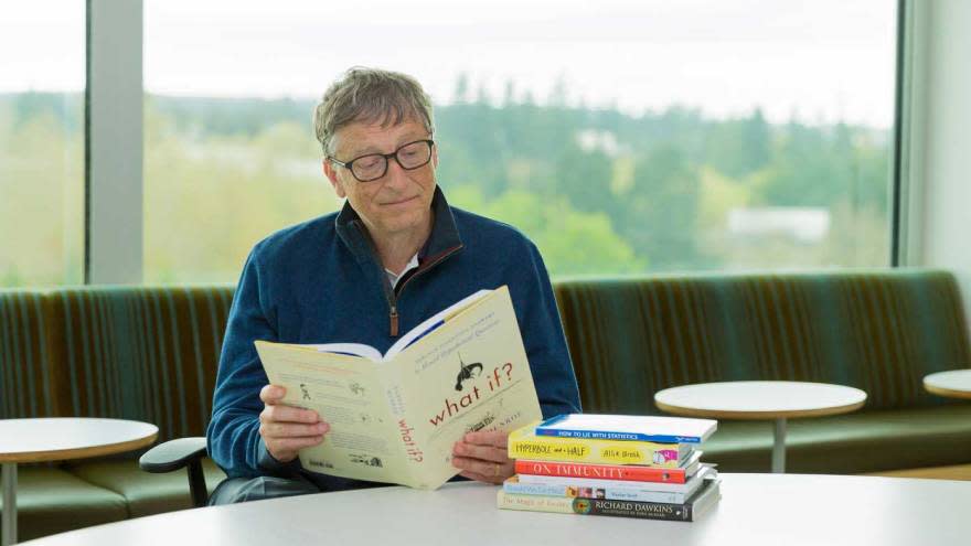 Bill Gates no solo es un lector apasionado sino que recomienda anualmente los mejores libros que leyó