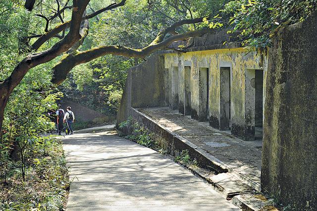 廢棄彈藥庫旁的軍路，現在已變成郊遊路綫。（Kin Lau攝）