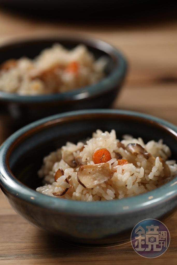 入味但鬆爽的「烤飯」，印證了白米多變的可塑性。（1,280元套餐菜色）