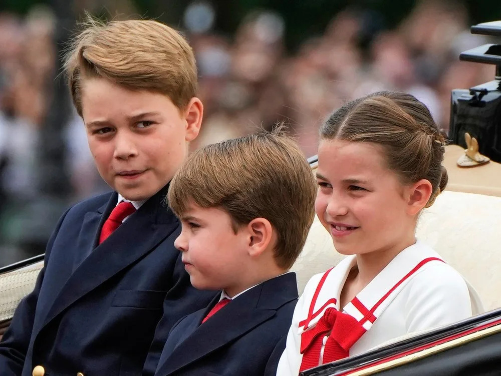 Sie sind die Zukunft der britischen Monarchie: Prinz George (l.), Prinz Louis und Prinzessin Charlotte. (Bild: ZDF und Grant, Alastair)