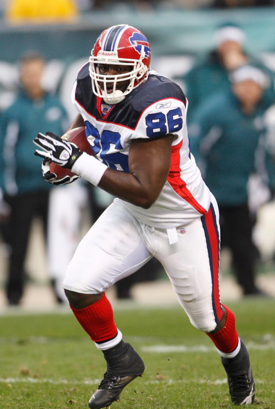 Dec 30, 2007; Philadelphia, PA, USA; Buffalo Bills tight end Michael Gaines (86) carries the ball during the second quarter against the Philadelphia Eagles at Lincoln Financial Field in Philadelphia, PA. The Eagles defeated the Bills 17-9.