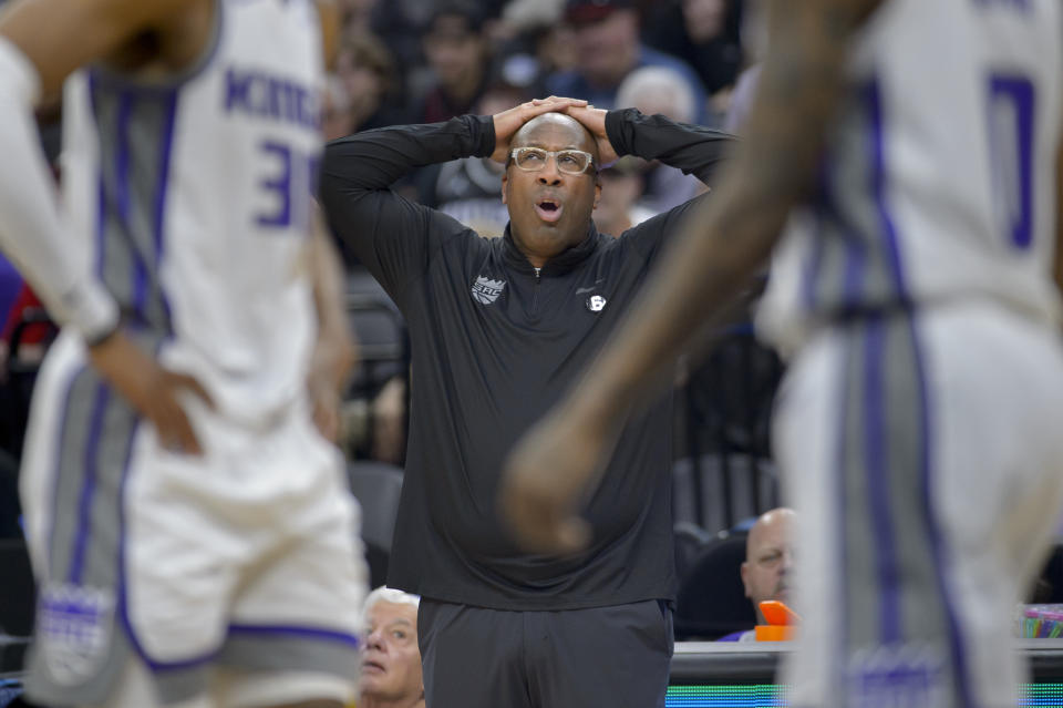 Sacramento Kings head coach Mike Brown reacts to an official's call during the first quarter of an NBA basketball game against the Chicago Bulls in Sacramento, Calif., Sunday, Dec. 4, 2022. (AP Photo/Randall Benton)