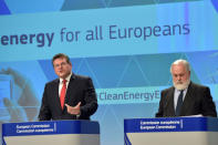 European Commission Vice-President Maros Sefcovic (L) and Commissioner Miguel Arias Canete hold a news conference on Clean Energy package in Brussels, Belgium November 30, 2016. REUTERS/Eric Vidal