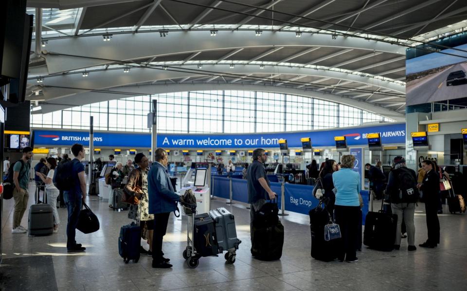 Heathrow Airport passengers Covid pandemic - Tolga Akmen / AFP