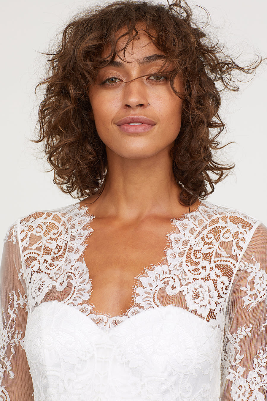 Close-up of the scallop lace details on the H&M wedding dress. (Photo: H&M)