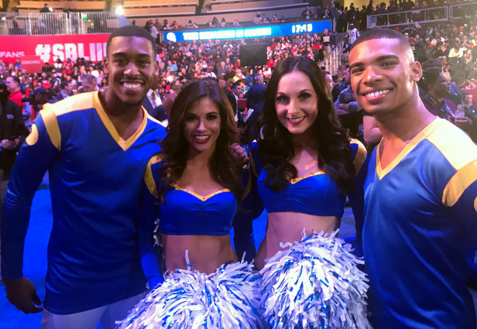 Quinton Peron (links) und Napoleon Jinnies (rechts): Die ersten männlichen Cheerleader bei einem Super Bowl. (Bild: REUTERS/Rory Carroll)