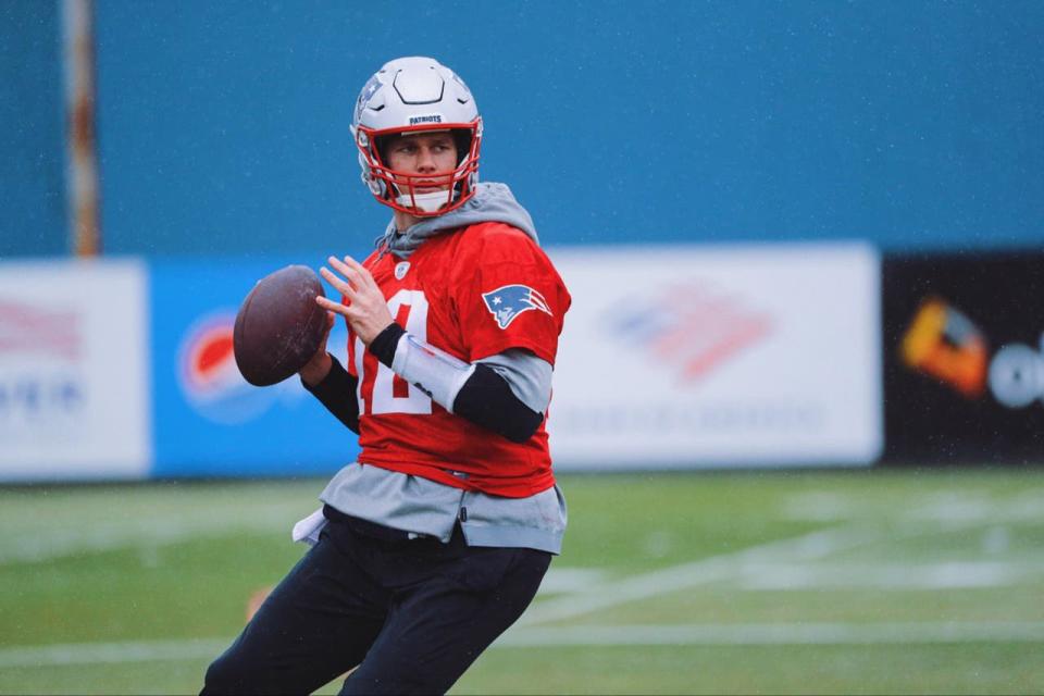 Tom Brady, un superprofesional a los 43 años, que come, se entrena, descansa y piensa como para brillar más tiempo en las canchas, eludiendo lesiones.