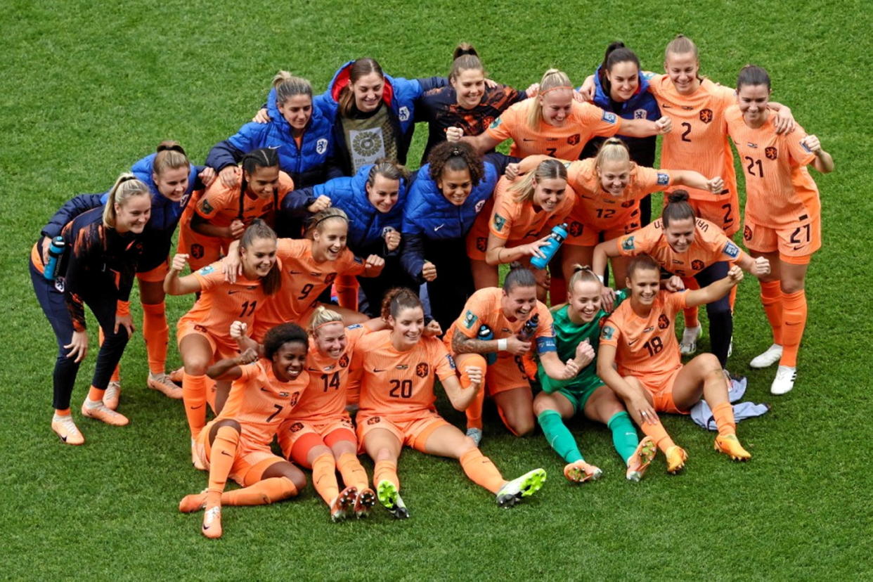 Les Pays-Bas, vice-champions du monde, célèbrent leur victoire sur l'Afrique du Sud en huitièmes de finale de Coupe du monde.  - Credit:DAVID GRAY / AFP