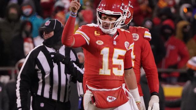 Chiefs' Patrick Mahomes hitting the road for first time in the playoffs to  play Buffalo, Professional