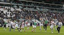 Football Soccer - Juventus v Carpi - Italian Serie A - Juventus stadium, Turin, Italy - 01/05/16 Juventus' players celebrate at the end of the match against Carpi. REUTERS/Stefano Rellandini