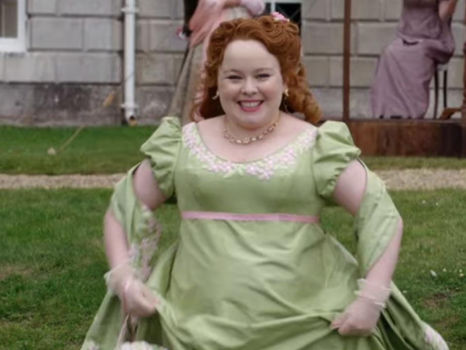 Penelope Featherington wearing green in season 2, episode 4.