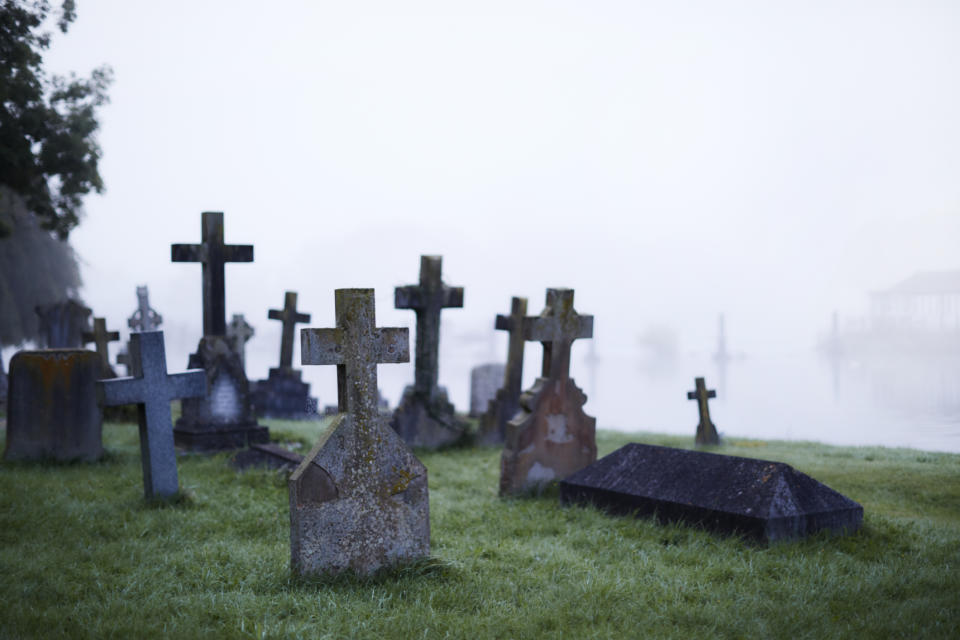 El profanador de tumbas y su amigo fallecido habrían hecho una promesa tiempo atrás. Foto: Caiaimage/John Wildgoose /Getty Images