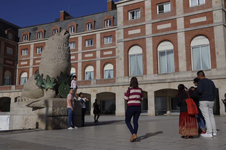 Los lobos de piedra de la rambla son monumento histórico nacional desde 2019