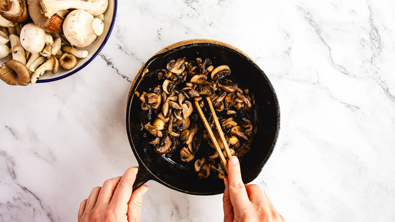 Cooking mushrooms in pan