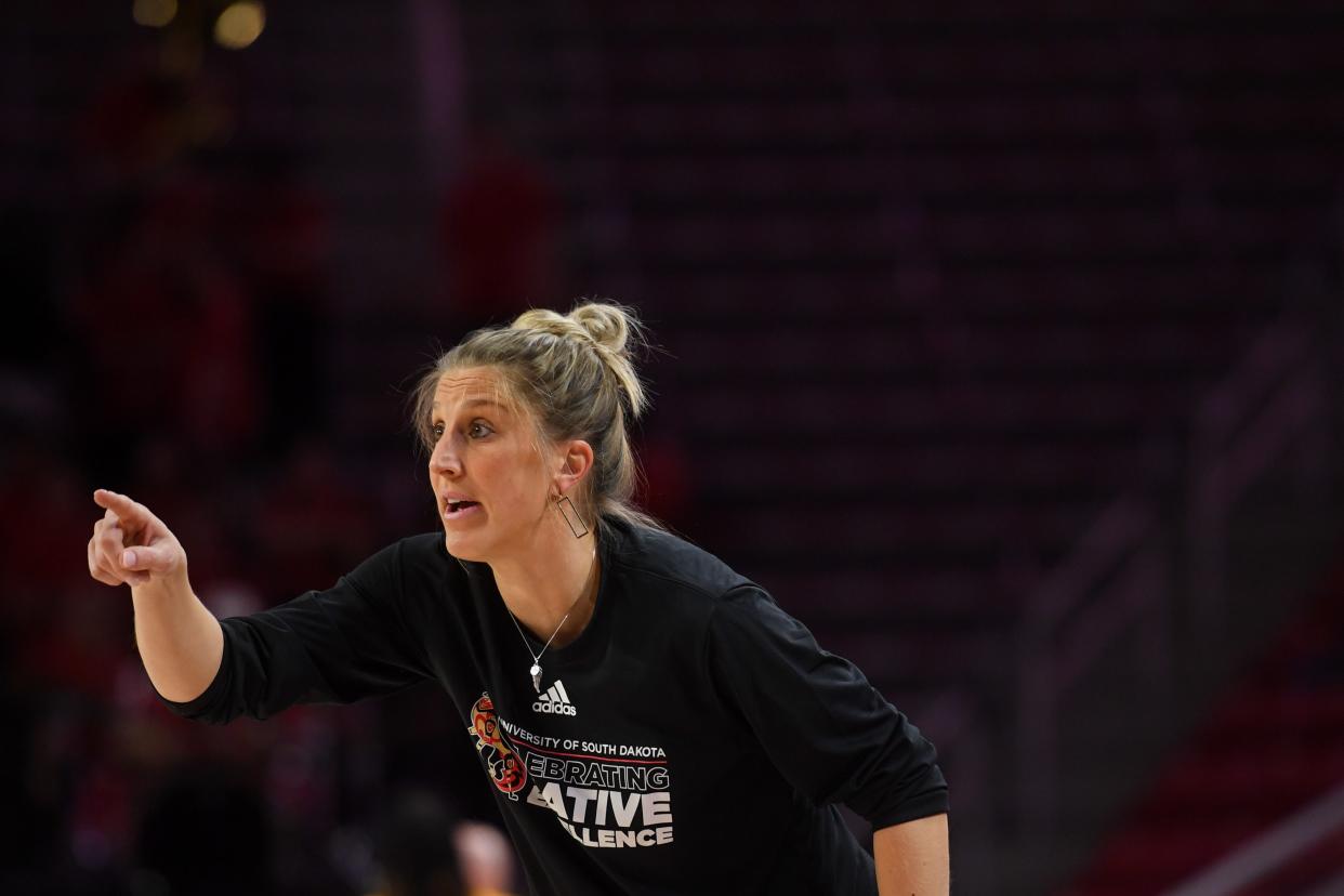 UWGB is hiring Kayla Karius as its new women's basketball coach.