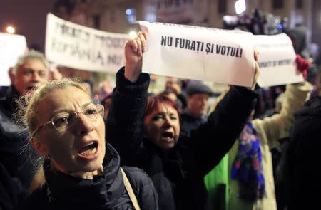 People shout slogans in support of compatriots living abroad who were turned away as they tried to vote in the first round of a presidential election, during a rally in Bucharest November 14, 2014. REUTERS/Radu Sigheti